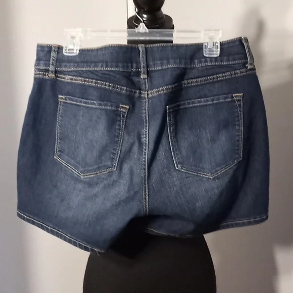 Apt. 9,size 12 Jean shorts NWOT - Picture 2 of 3